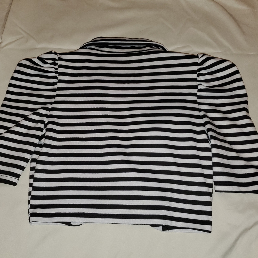 Cropped Short Sleeve Jacket - Picture 2 of 6